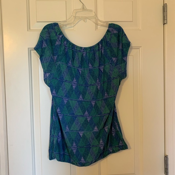 🍁 2/$20❕Soft Cinched Triangle Patterned T-Shirt - Picture 3 of 5